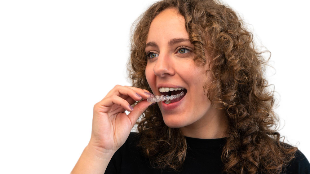 Clear Aligners: The Discreet & Comfortable Solution for Straighter Teeth